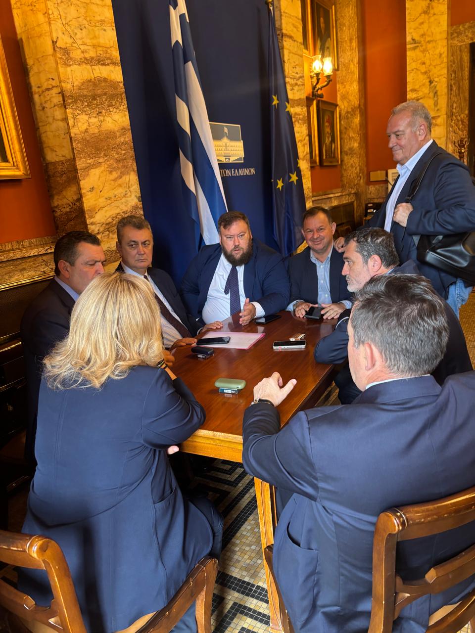 Μπουκώρος, Γιόγιακας και άλλοι γαλάζιοι βουλευτές χθες στη Βουλή