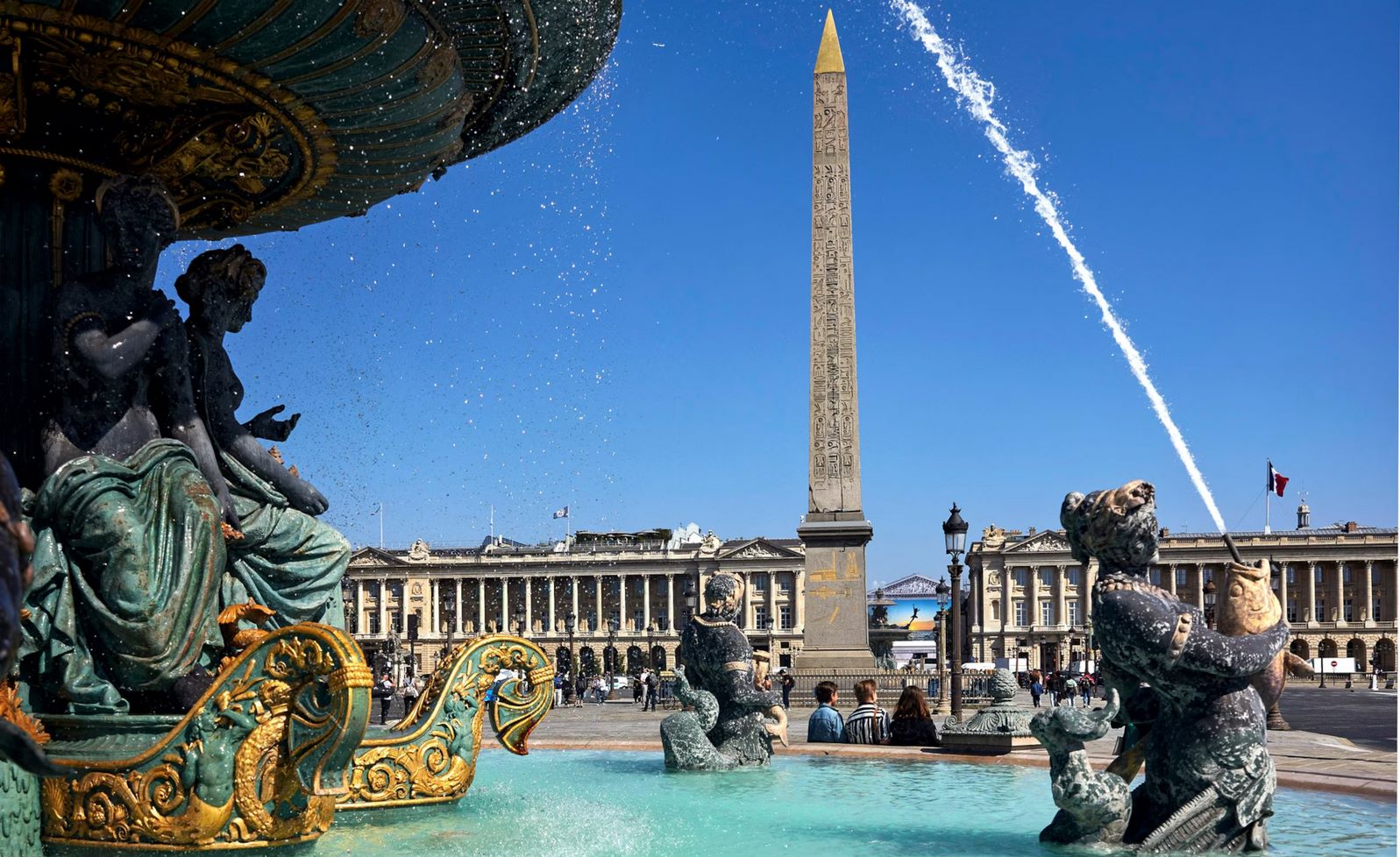 Ο οβελίσκος του Λούξορ, που κατασκευάστηκε στην εποχή του Νέου Βασιλείου (1550 -1070 π.Χ), όπως εκτίθεται σήμερα στο Παρίσι