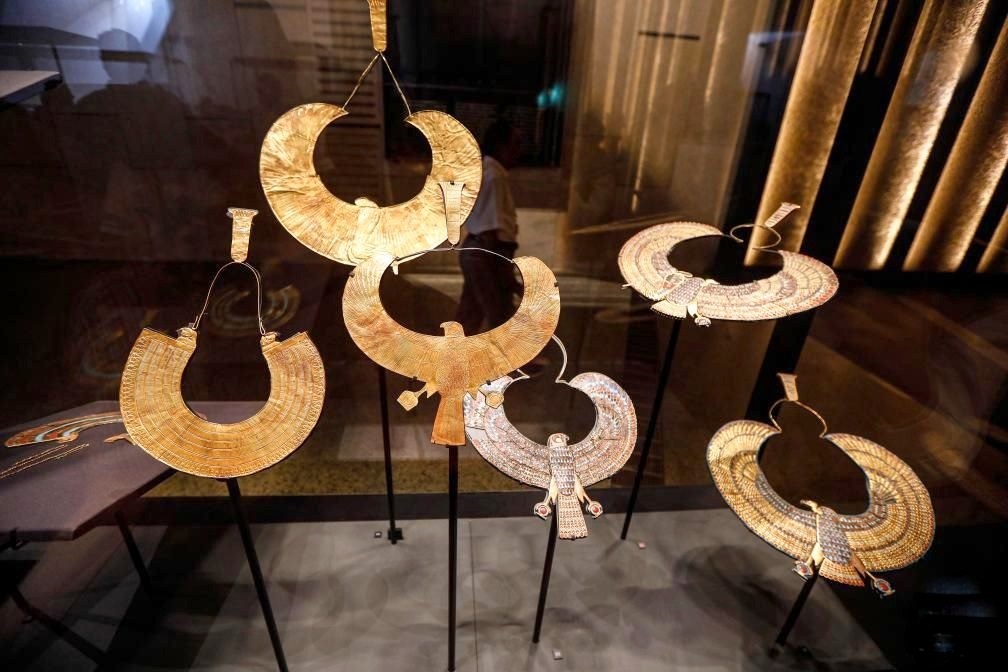 Εκθέματα από την αίθουσα του Τουταγχαμών στο Μεγάλο Αιγυπτιακό Μουσείο