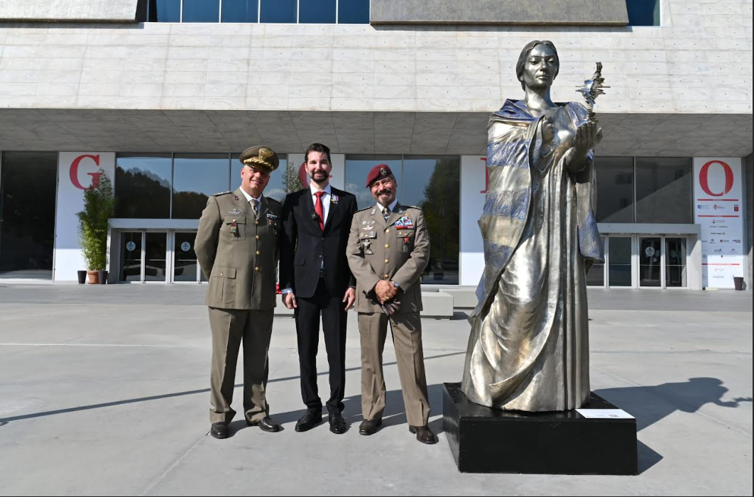 Το εντυπωσιακό γλυπτό του Νίκου Φλώρου αφιερωμένο στη Μαρία Κάλλας.