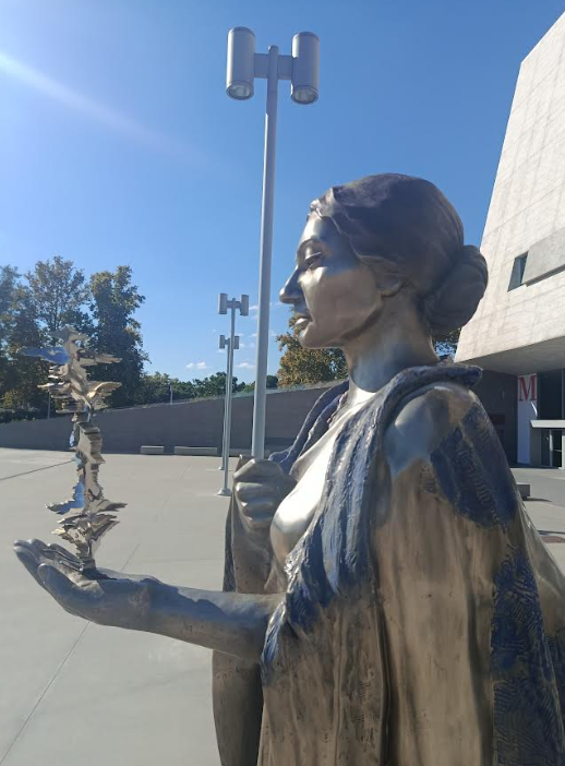 Το εντυπωσιακό γλυπτό του Νίκου Φλώρου αφιερωμένο στη Μαρία Κάλλας.