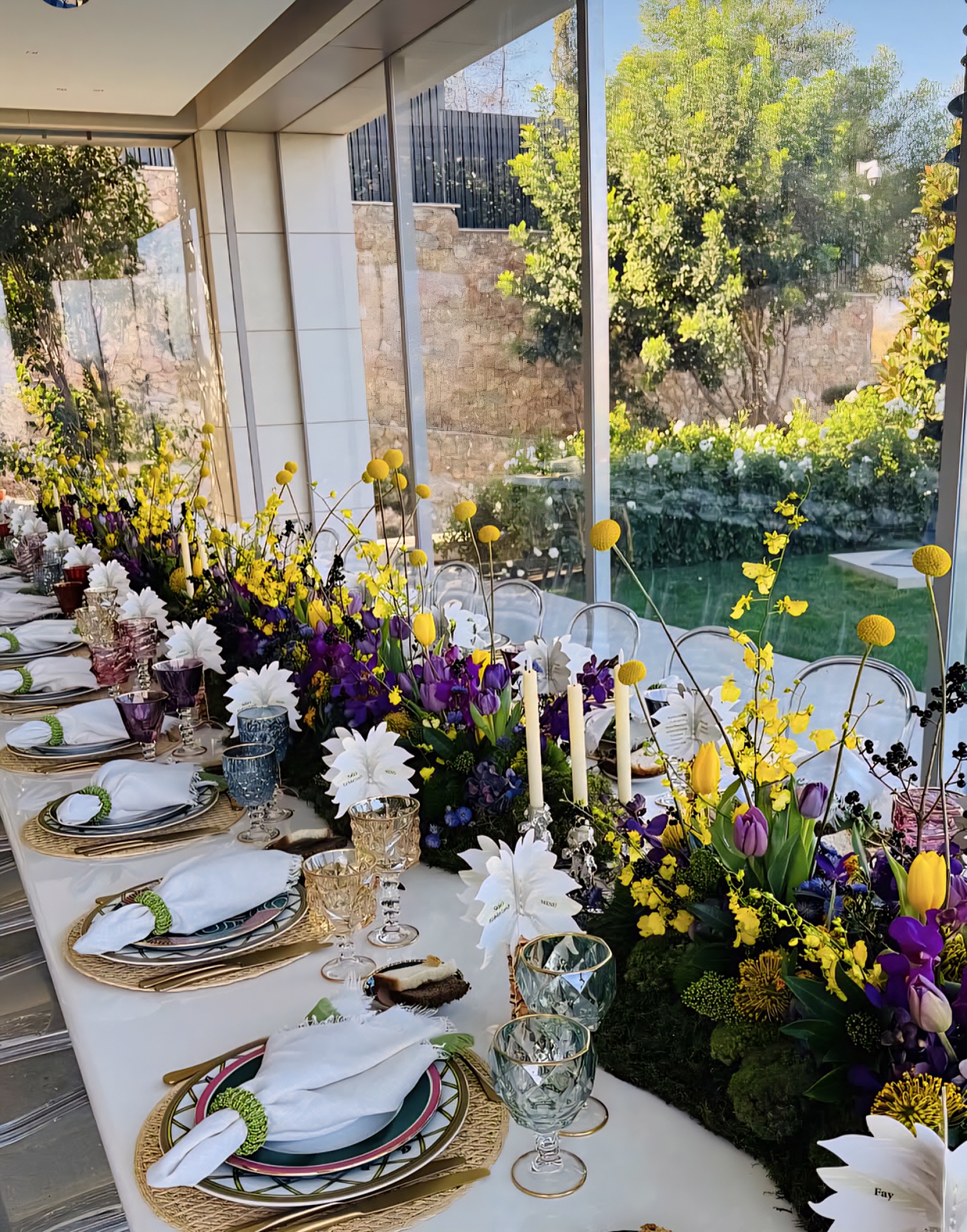 Ένα από τα τραπέζια με το εξαιρετικό art de la table