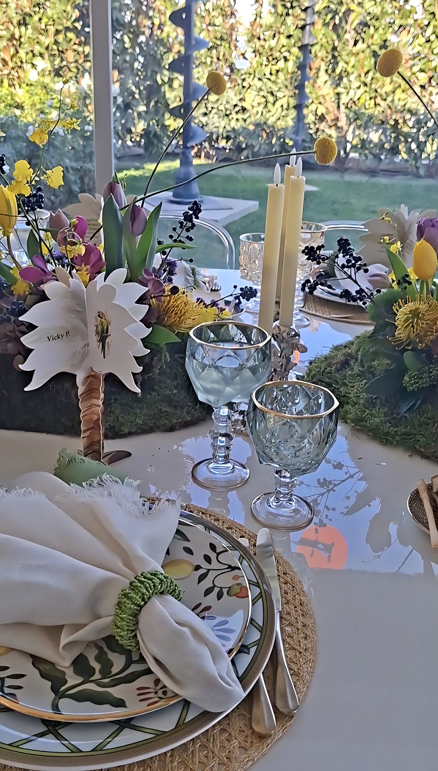 Ο φοίνικας με το όνομα και το μενού