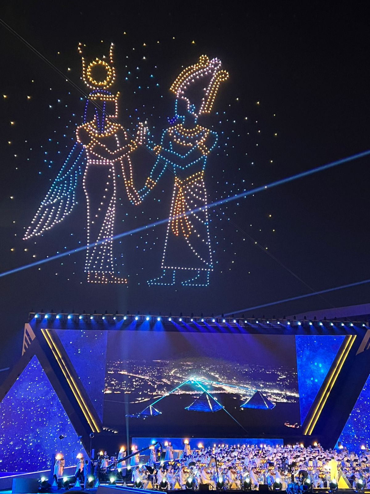 Εντυπωσιακές εικόνες στον ουρανό του Καϊρου