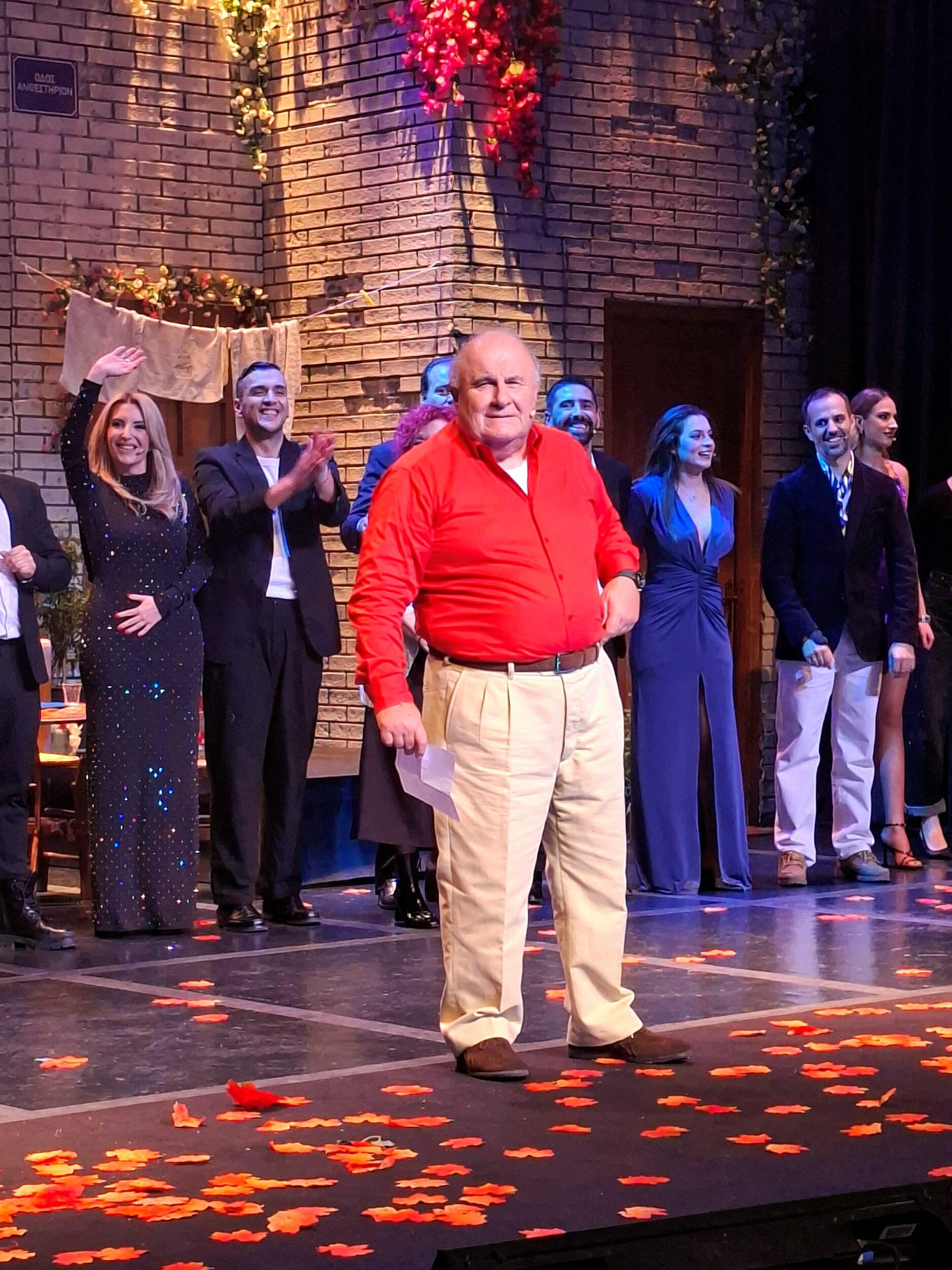 Ο Αντώνης Βουράκης στο φινάλε της παράστασης