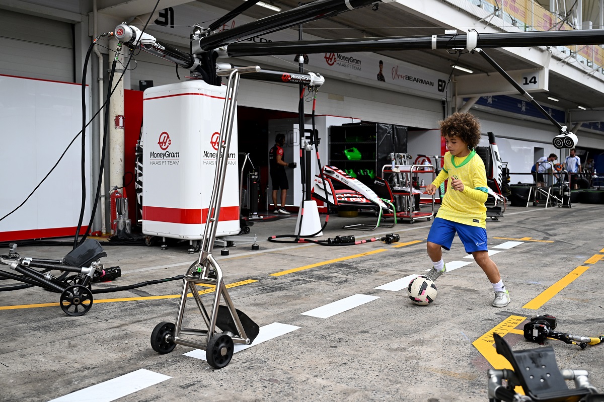 Οι Βραζιλιάνοι έχουν πάθος με το ποδόσφαιρο και το motorsport