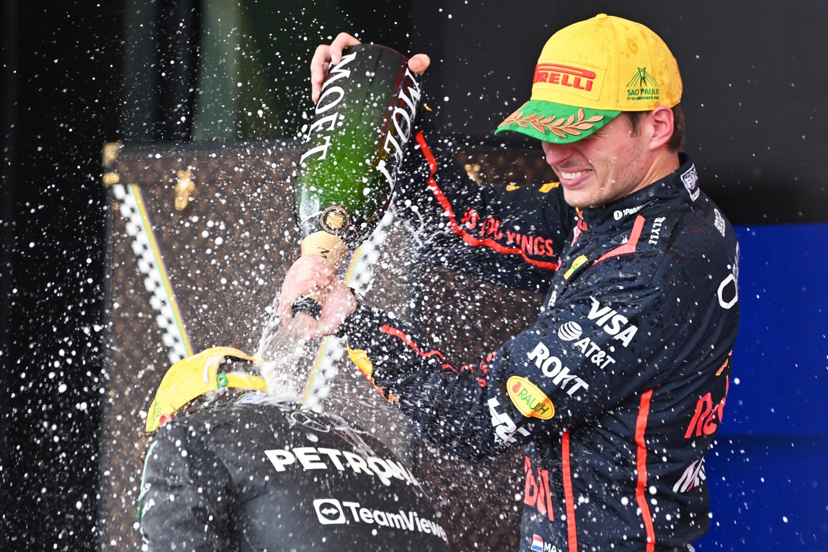 Ο πρωταθλητής και ο ρούκι στο βάθρο.