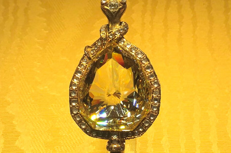 Ένα αντίγραφο του διαμαντιού της Φλωρεντίας (Photo credit : WikiMedia Commons)