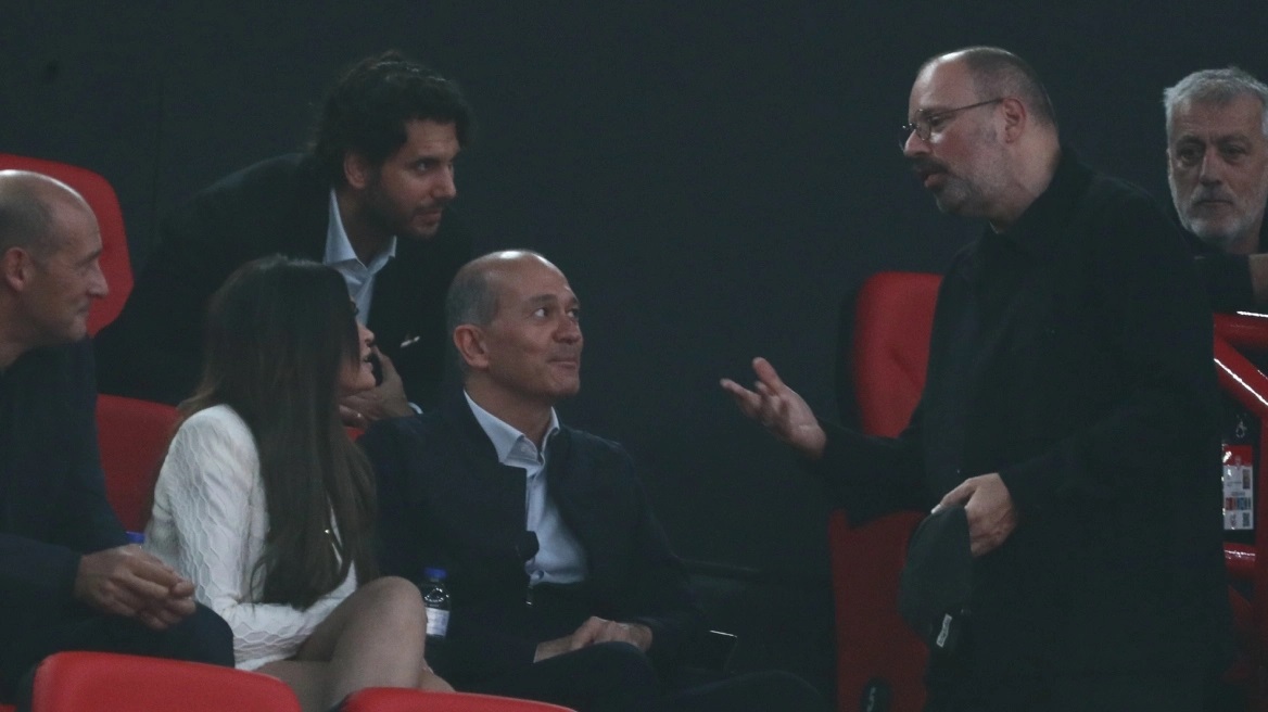 Η Κίμπερλι Γκιλφόιλ συνομιλεί με τον Γιώργο Λάνθιμο