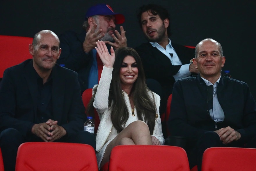 Η Κίμπερλι Γκιλφοίλ μαζί με τους Παναγιώτη και Γιώργο Αγγελόπουλο και τον Νίκο Τσάφο