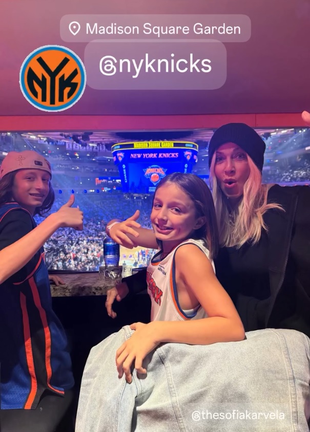 Η Άννα Βίσση με τα εγγόνια της, Νίκο και Νέστορα