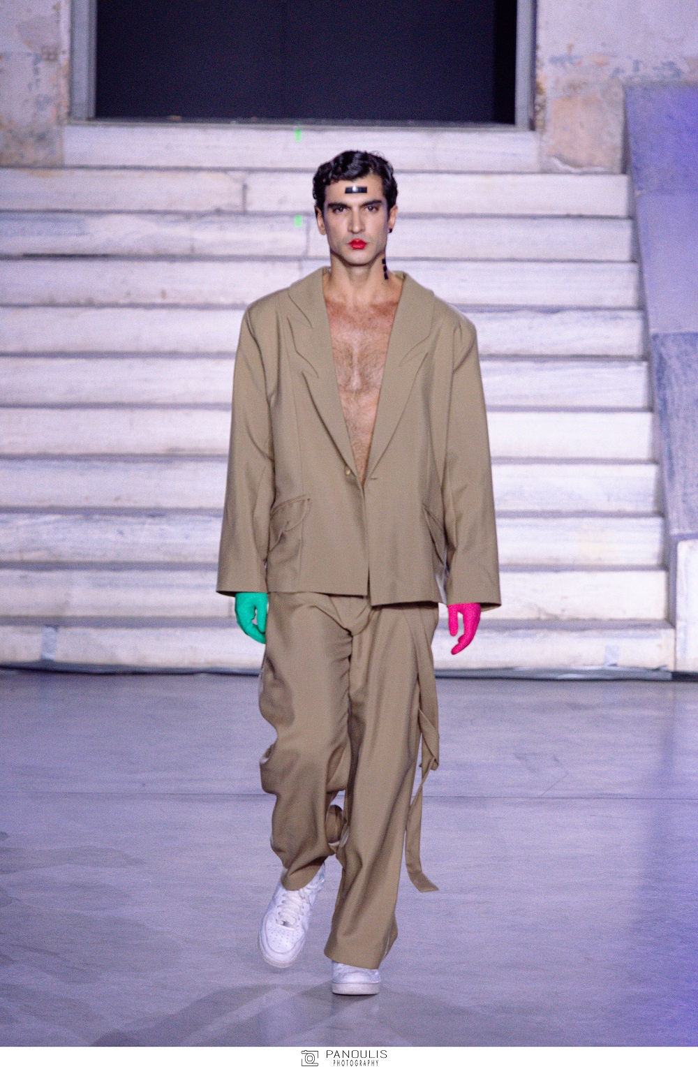 Μια δημιουργία του Λάκη Γαβαλά