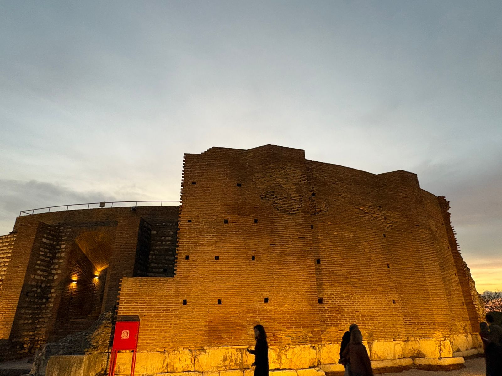 Το Ρωμαϊκό Ωδείο, με τη φωτιστική ανάδειξή του