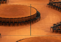 Το σκηνικό για τη συλλογή Φθινόπωρο/Χειμώνας 2025 (FW25),  στο Court Philippe-Chatrier του Roland-Garros - πηγή: Frame