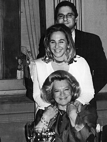 Life & Style Ιουνίου 2001 / Από το προσωπικό αρχείο της Ιωάννας Βαρδινογιάννη. Με την Ιωάννα και τον Πύρρο