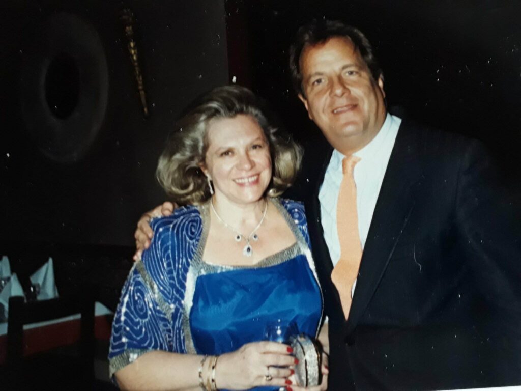 Φωτογραφία από το προσωπικό αρχείο της κόρης της, Ιωάννας Βαρδινογιάννη (Life & Style Ιουνίου 2001):