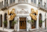 Η εντυπωσιακή εικαστική εγκατάσταση στο ξενοδοχείο THE DOLLI - πηγή: THE DOLLI