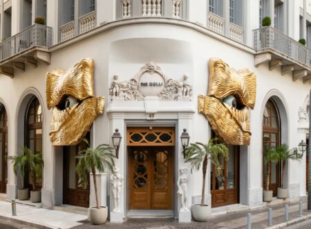 Η εντυπωσιακή εικαστική εγκατάσταση στο ξενοδοχείο THE DOLLI - πηγή: THE DOLLI