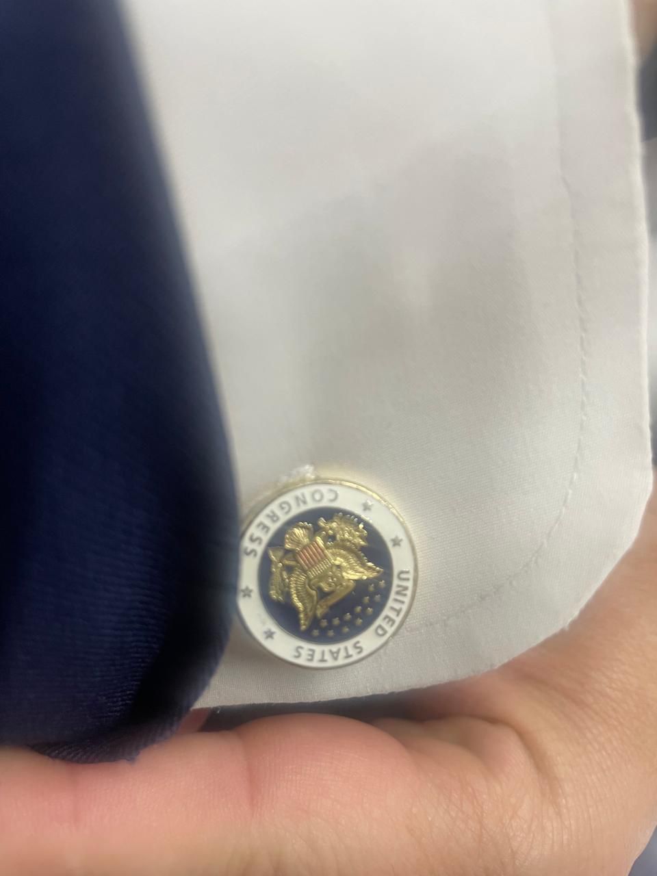 Ξεχώρισαν τα μανικετόκουμπα του Αδωνι