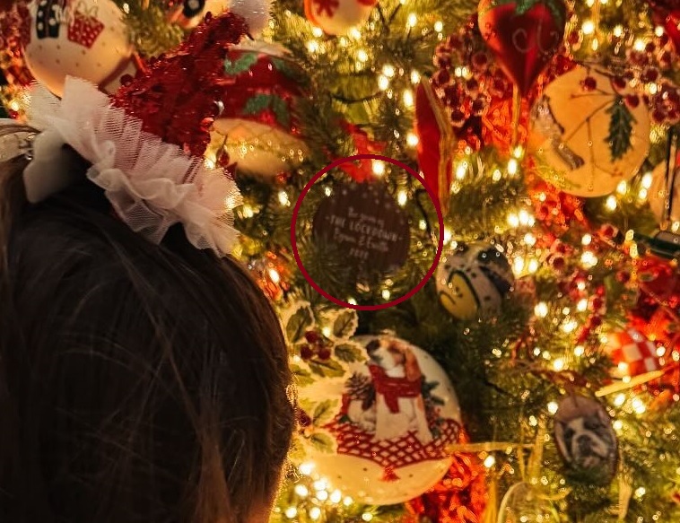 Το χειροποίητο ξύλινο στολίδι από το lockdown