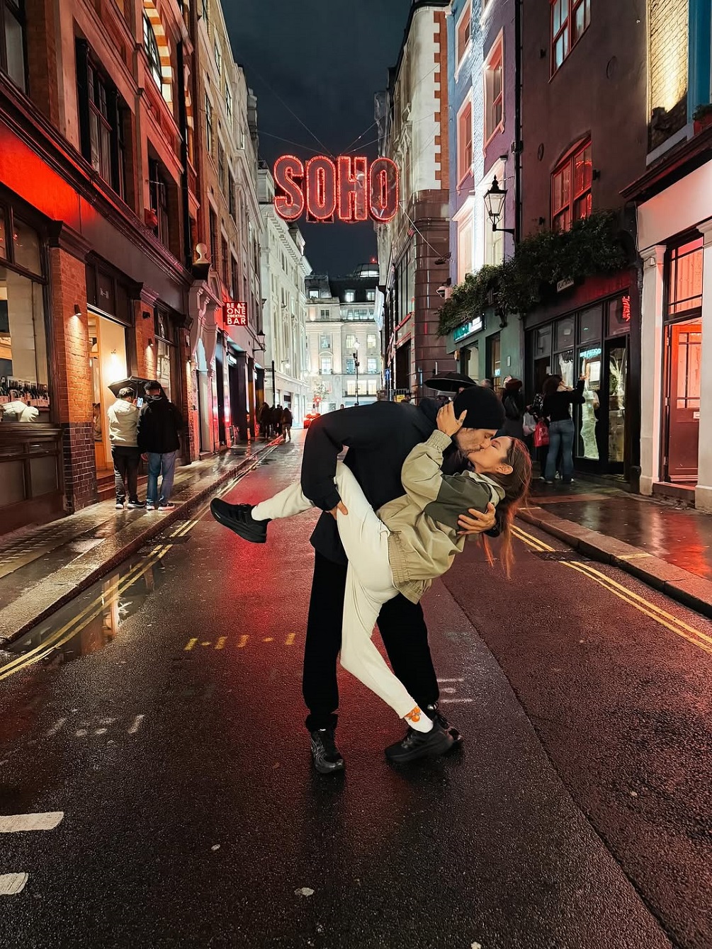 Βύρων Βασιλειάδης και Εριέττα Κούρκουλου Λάτση στο Λονδίνο