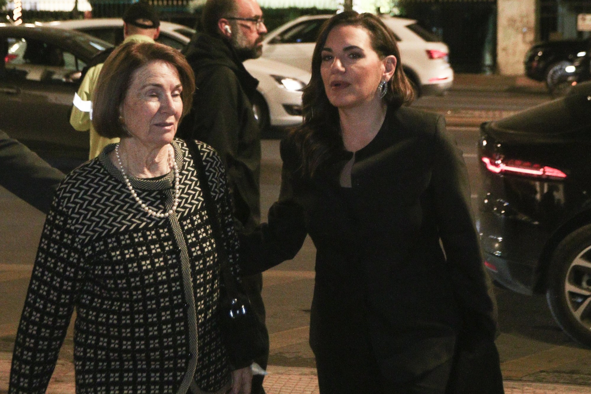 Η υπουργός Τουρισμού, Όλγα Κεφαλογιάννη, συνοδευόμενη από τη μητέρα της, Ελένη Κεφαλογιάννη