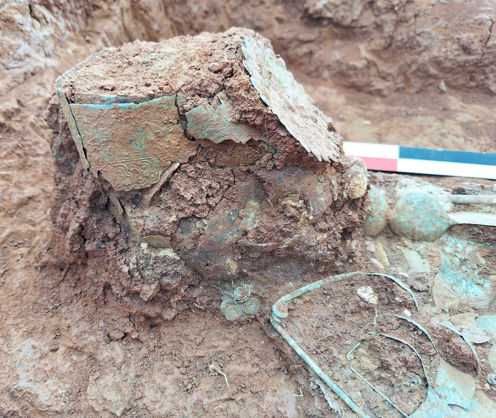 Το ανεστραμμένο διάδημα κατά την ανασκαφή