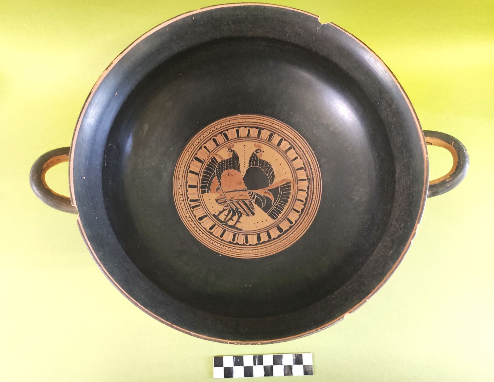 Η κύλικα με τους πετεινούς