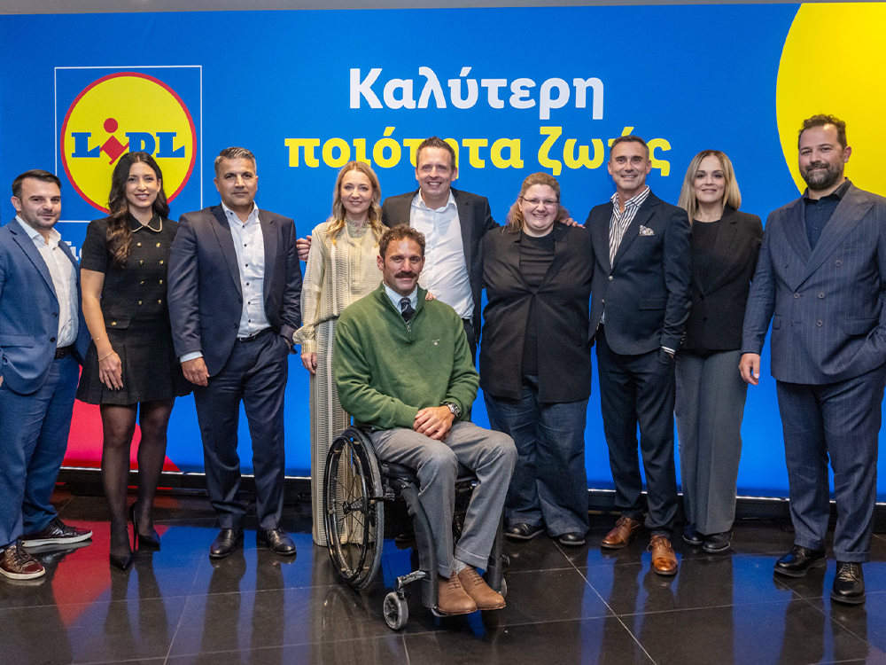 Νικόλαος Λυσιγάκης, Senior Consultant Stakeholders Engagement, Corporate Affairs &Sustainability, Lidl Ελλάς | Ελένη Σαββίδου, Υπεύθυνη Τμήματος Εταιρικής Επικοινωνίας, Lidl
Ελλάς | Μίλτος Φοροζίδης, Chief Operating Officer & Μέλος της Διοίκησης της Lidl Ελλάς |
Βασιλική Αδαμίδου, Διευθύντρια Εταιρικών Υποθέσεων & Βιωσιμότητας της Lidl Ελλάς |
Αντώνης Τσαπατάκης, Παραολυμπιονίκης, Παγκόσμιος Πρωταθλητής Κολύμβησης και
Πρεσβευτής της Lidl Ελλάς | Martin Brandenburger, CEO & Πρόεδρος Διοίκησης, Lidl Ελλάς |
Γωγώ Δελογιάννη, Σεφ & Πρέσβειρα της Lidl Ελλάς | Γιώργος Καπουτζίδης, Ηθοποίος,
Σεναριογράφος & Πρεσβευτής της Lidl Ελλάς | Ευδοξία Αρχόντη, Executive Assistant to the
Board, Lidl Ελλάς | Δήμος Μπαλόπουλος, Σεφ & Resident Chef του Lidl House