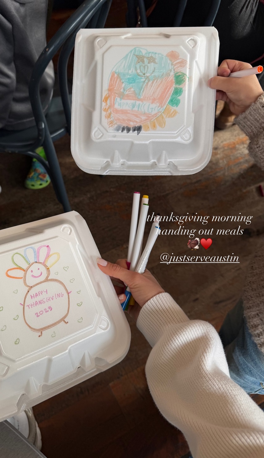 Μοίρασε γεύματα