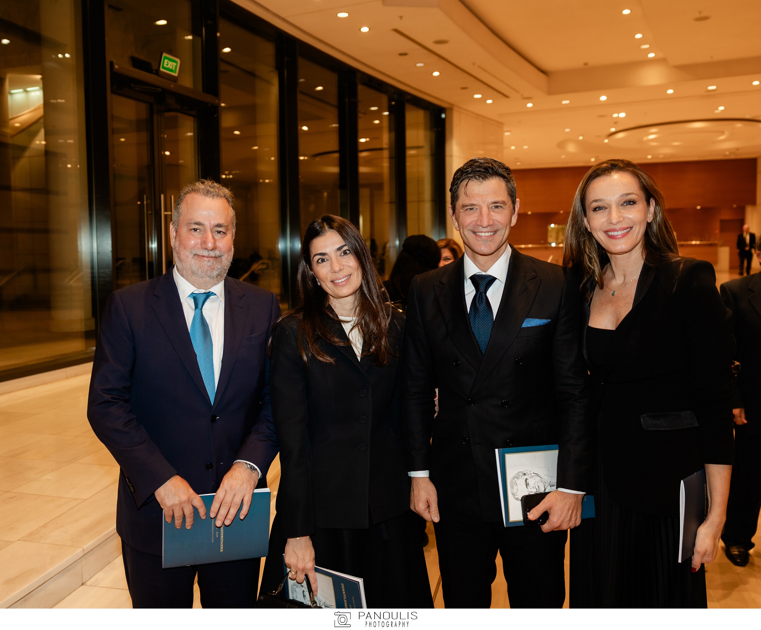 14.Ο Αχιλλέας Κωνσταντακόπουλος και η σύζυγός του Κωστάντζα Σμπώκου με τον Σάκη Ρουβά και την Κάτια Ζυγούλη