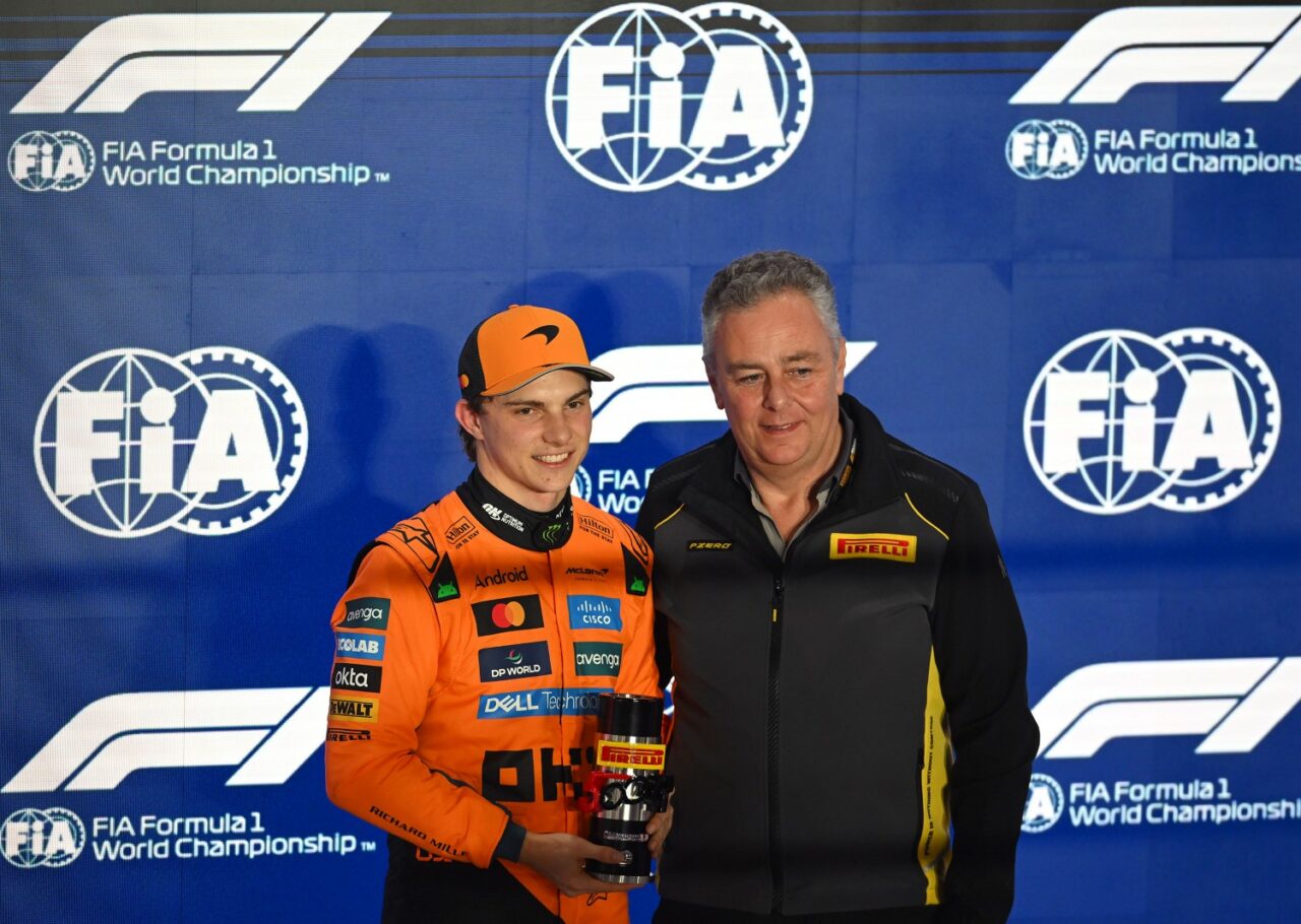 Oscar Piastri. McLaren και Mario Isola, Director of Pirelli F1 (Photo by Rudy Carezzevoli/Getty Images)