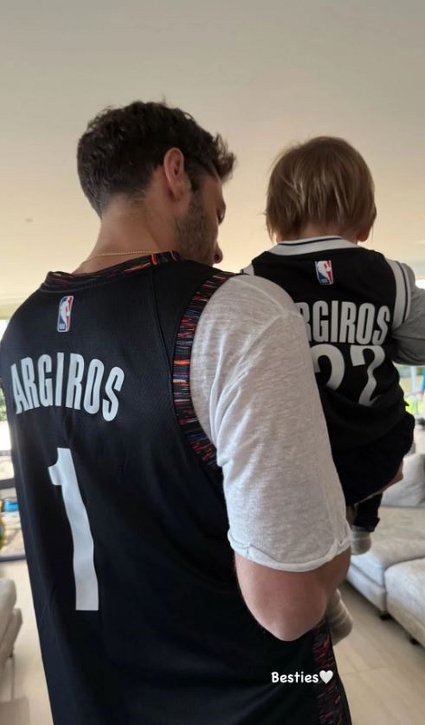 Ο Κωνσταντίνος Αργυρός με τον γιο του, Βασίλη