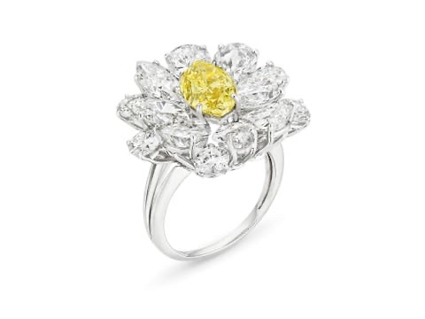 Δαχτυλίδι με έγχρωμα διαμάντια Bulgari της Ελίζαμπεθ Τέιλορ. Εκτίμηση: $120.000–$180.000