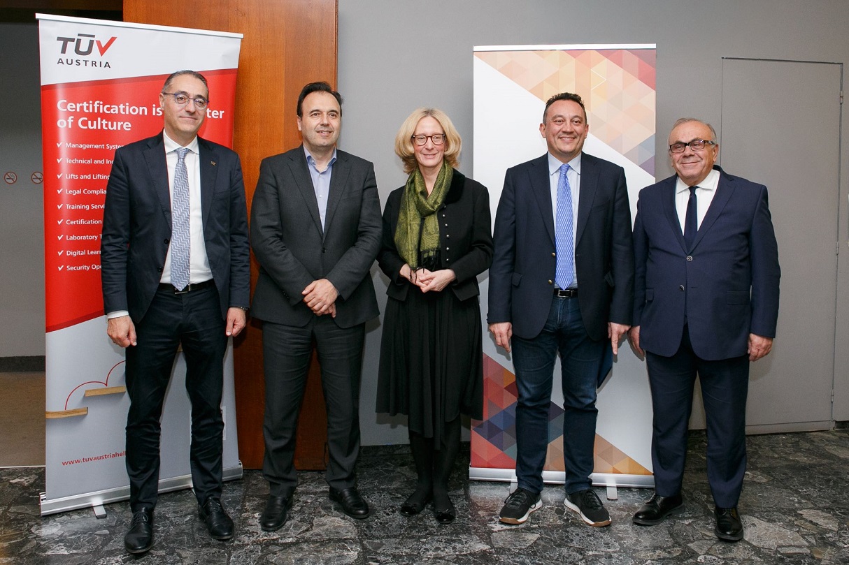 Ιωάννης Καλλιάς, Country Manager, TÜV AUSTRIA στην Ελλάδα, Δημήτρης Παπαστεργίου, Υπουργός Ψηφιακής Διακυβέρνησης & Τεχνητής Νοημοσύνης, Gerda Vogl, Πρέσβυς της Αυστρίας στην Ελλάδα, Κωσταντίνος Βλάσσης, Υφυπουργός Παιδείας, Θρησκευμάτων & Αθλητισμού, Ιωάννης Ανδρονικίδης, Διευθύνων Σύμβουλος της ACTA