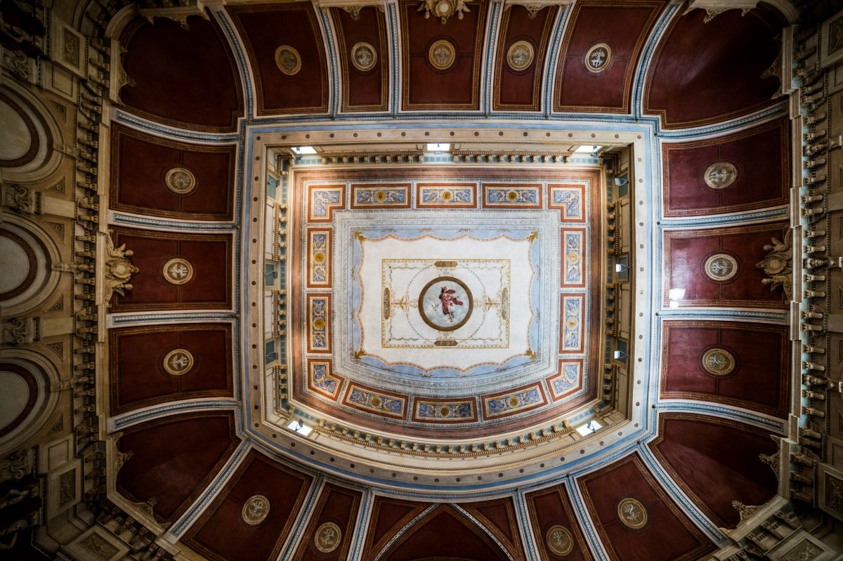 Ο πλούσιος τοιχογραφικός διάκοσμος του Μικρού Χρηματιστηρίου