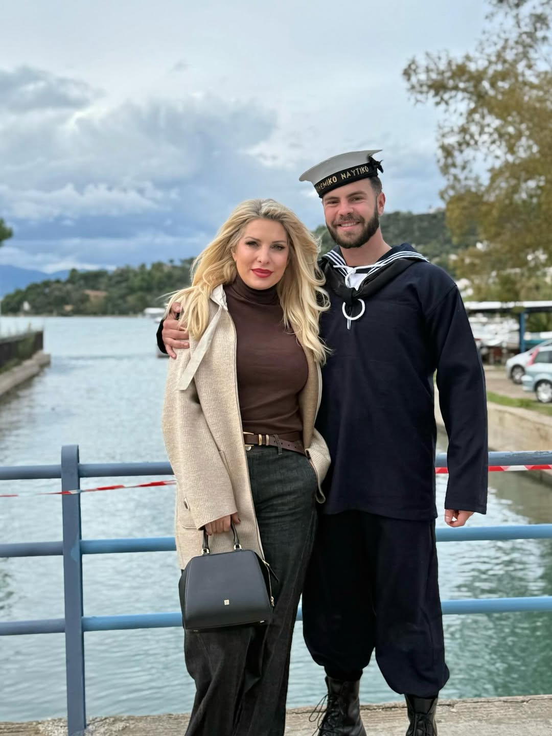 Ελένη Μενεγάκη και Άγγελος Λάτσιος στον Πόρο