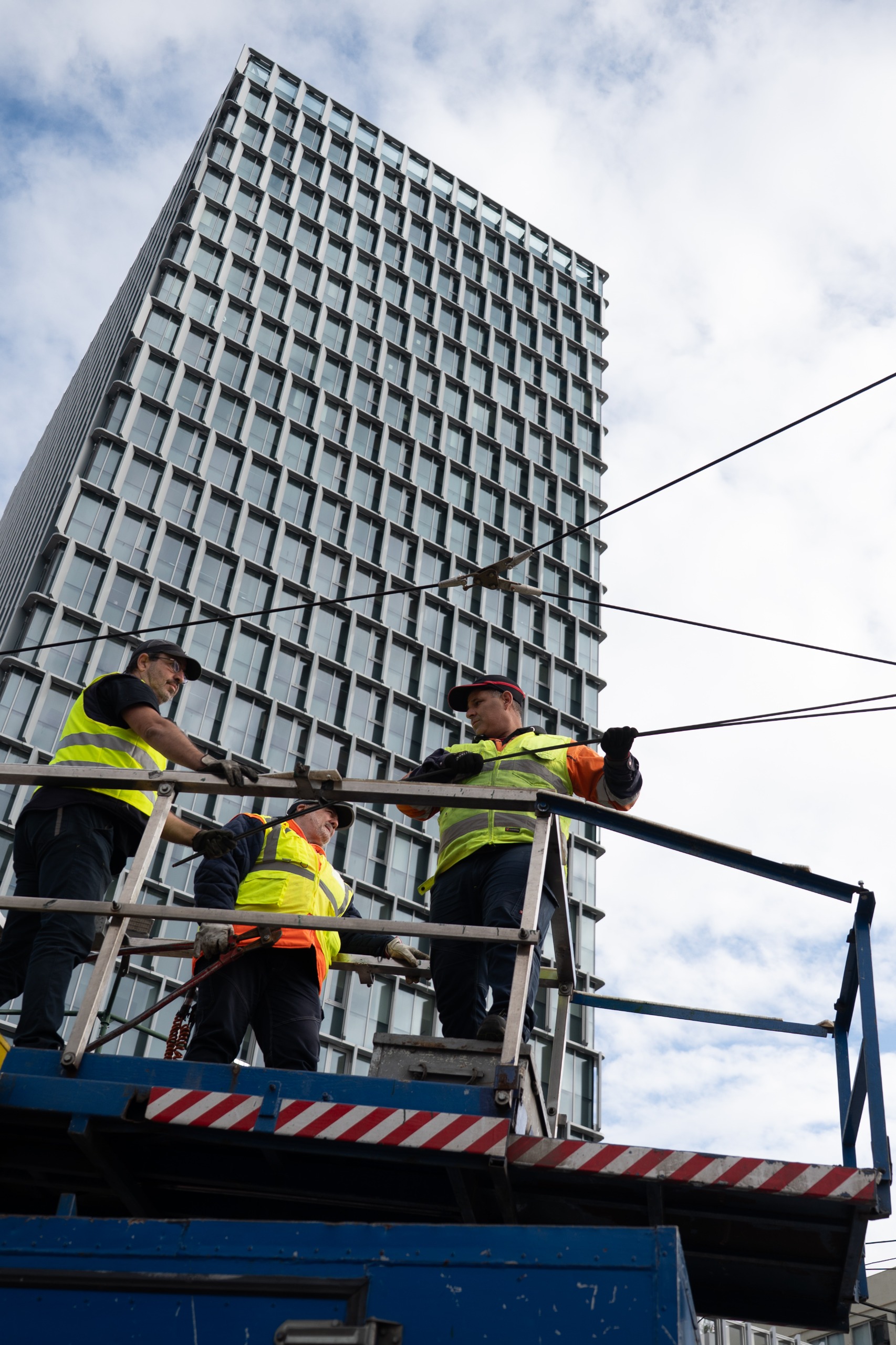 Κατάργηση του εναέριου δικτύου στον Πειραιά