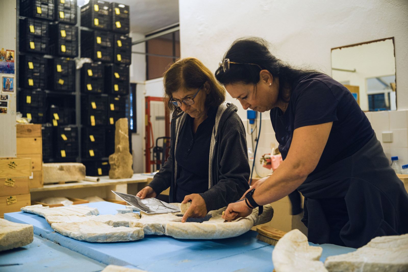 Αρχαιολογικό Μουσείο Αμφίπολης. Ανάταξη φτερών μαρμάρινων Σφιγγών από την Εφορεία Αρχαιοτήτων Σερρών