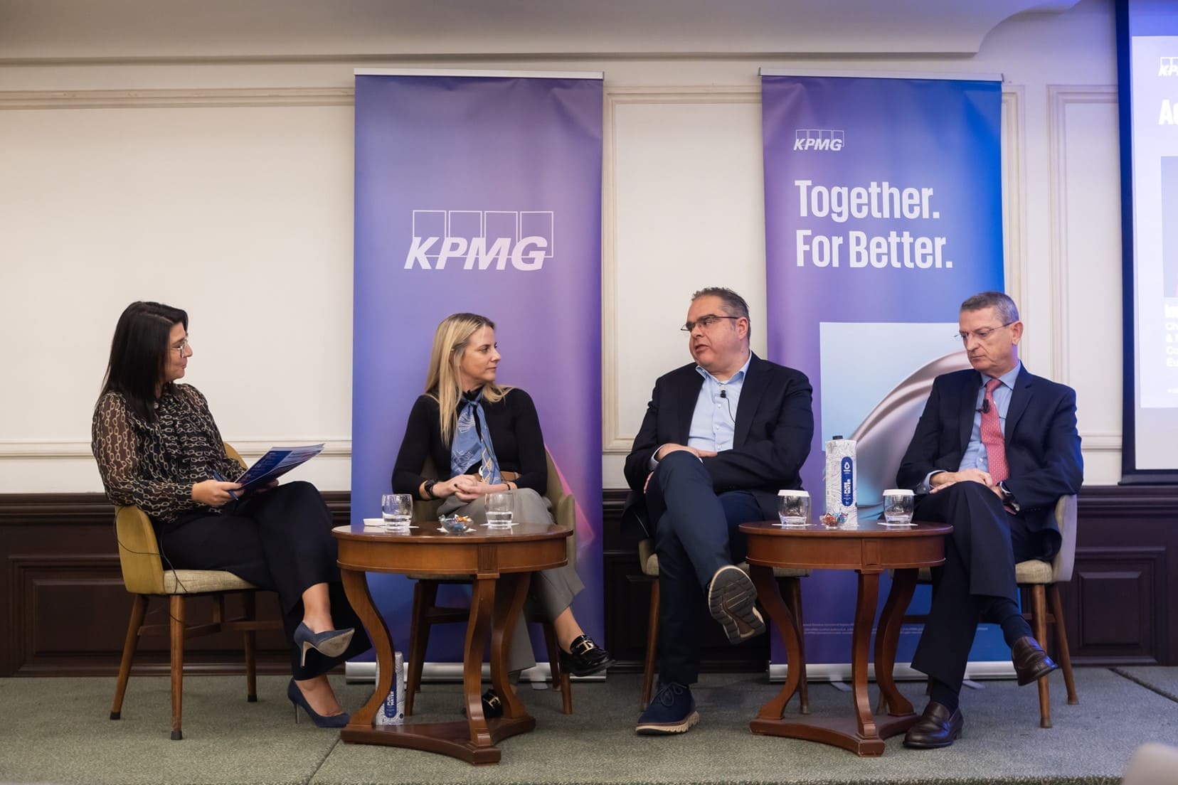 Στιγμιότυπο από το pannel discussion “Adapting Business Models to Driving Operational Excellence”, από αριστερά προς τα δεξιά, Βασιλική Σκέλλα, Ισαβέλλα Βήτου, Chief Operations Officer & Member of the Executive Committee at Allianz European Reliance, Πάνος Κούβαλης, Chief Operating Officer, Όμιλος Interamerican και Αχιλλέας Σδράκας, Γενικός Διευθυντής Λειτουργιών, Εθνική Ασφαλιστική