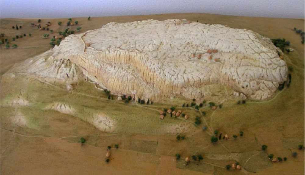 Μακέτα του βράχου της Ακρόπολης από τον Μανόλη Κορρέ