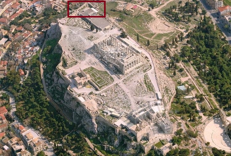 Άποψη του ιερού βράχου της Ακρόπολης με περιοχή της επέμβασης στο μυκηναϊκό τείχος