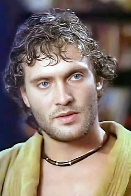 Ρομπέρτο Εσκενάζυ σε φωτογραφία από την ταινία