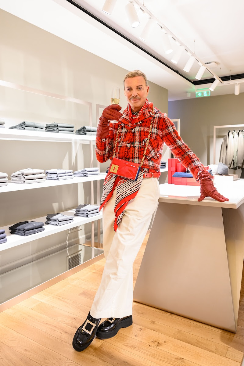 Λάκης Γαβαλάς