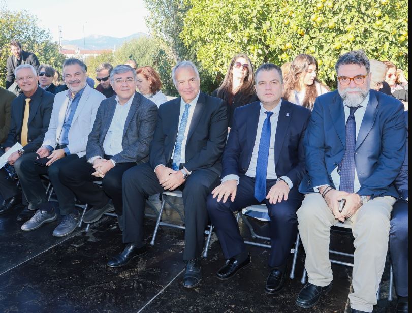 (από αριστερά προς δεξιά): ο Δήμαρχος Μαρκοπούλου-Μεσογαίας, Κωνσταντίνος Αλλαγιάννης, ο Πρόεδρος του ΔΣ της ΕΥΔΑΠ, Γιώργος Στεργίου, ο Γενικός Γραμματέας Συντονισμού Διαχείρισης Αποβλήτων του Υπουργείου Περιβάλλοντος & Ενέργειας, Μανώλης Γραφάκος, ο Βουλευτής, Μάκης Βορίδης, ο Αντιπεριφερειάρχης Ανατολικής Αττικής, Δημήτρης Δαμασκός και ο Βουλευτής, Βασίλης Οικονόμου