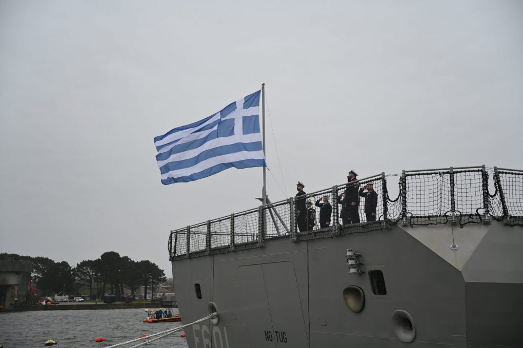 Η Ελληνική σημαία υψώνεται στην πρώτη φρεγάτα FDI Belharra «ΚΙΜΩΝ»