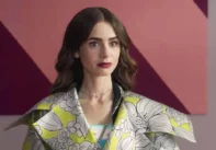 H Lily Collins με σακάκι δημιουργία του Βασίλη Ζούλια