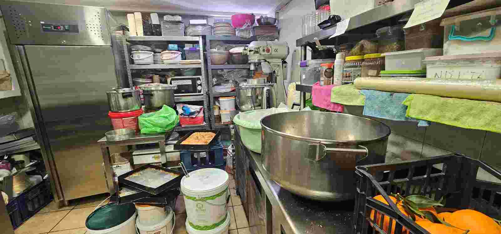 Σε 4.585 ανέρχονται οι μέχρι στιγμής έλεγχοι της Περιφέρειας Αττικής – κατασχέθηκαν 12 τόνοι ακατάλληλων προϊόντων, περισσότερα από 324.000 ευρώ τα επιβληθέντα πρόστιμα 