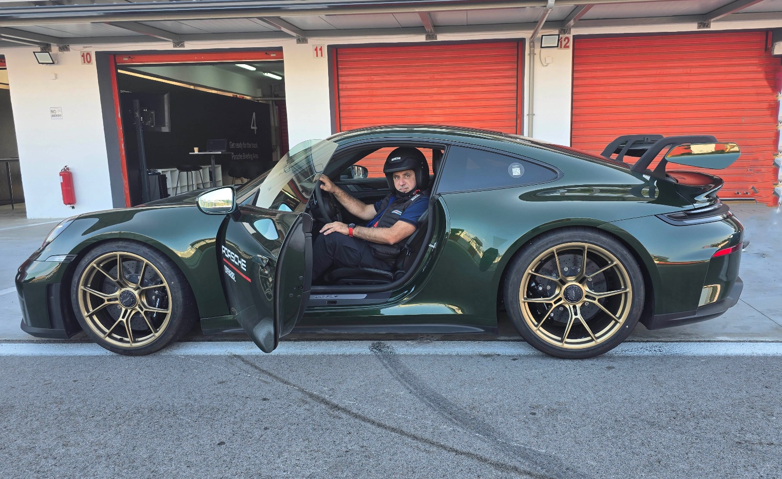 Στην πίστα των Σερρών με την 911 GT3.