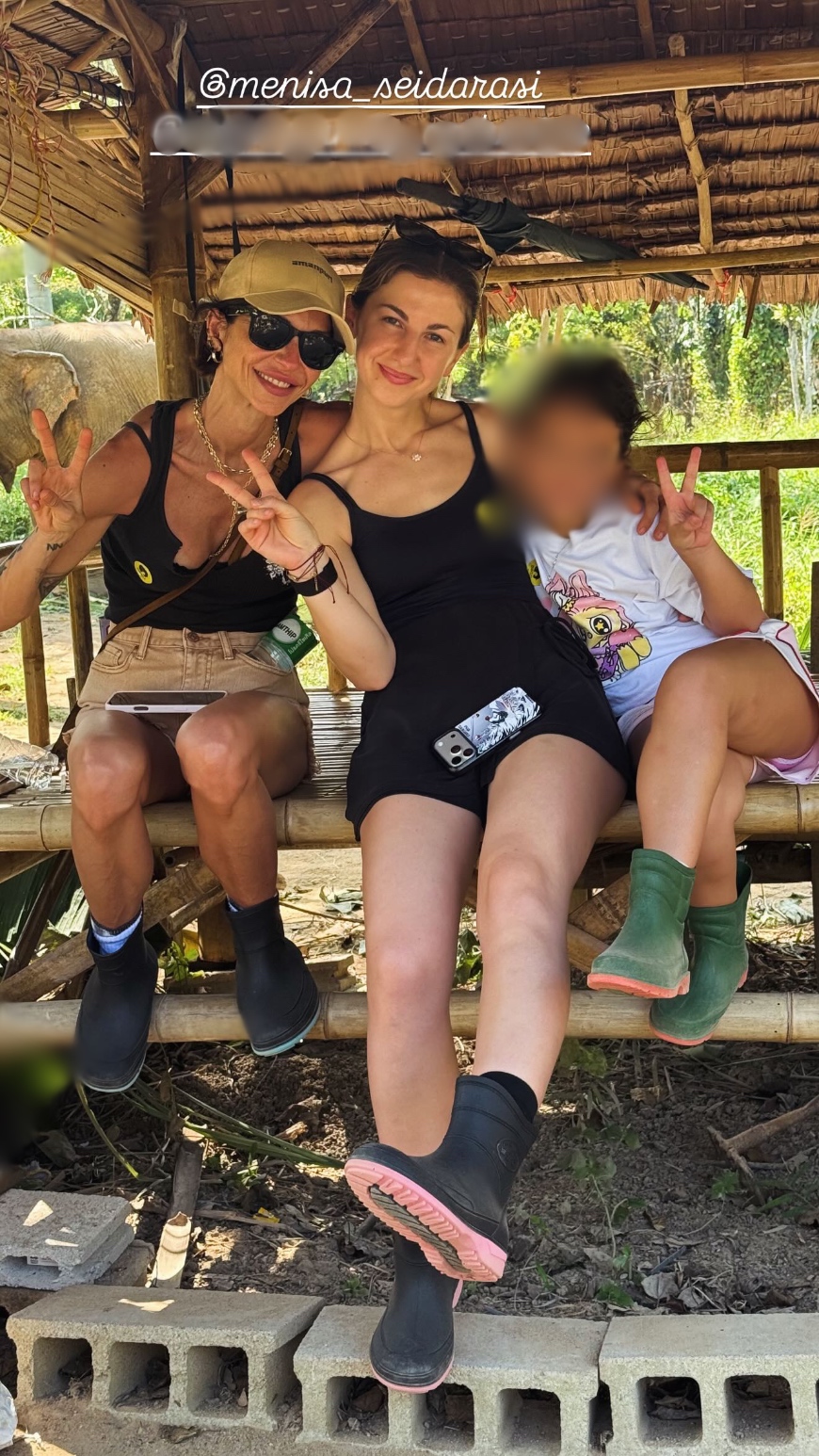 Η Σοφία Καβρέλα με μία φίλη της και την μικρή Κατερίνα Κούστα